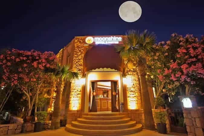 Moonshine Hotel Suites